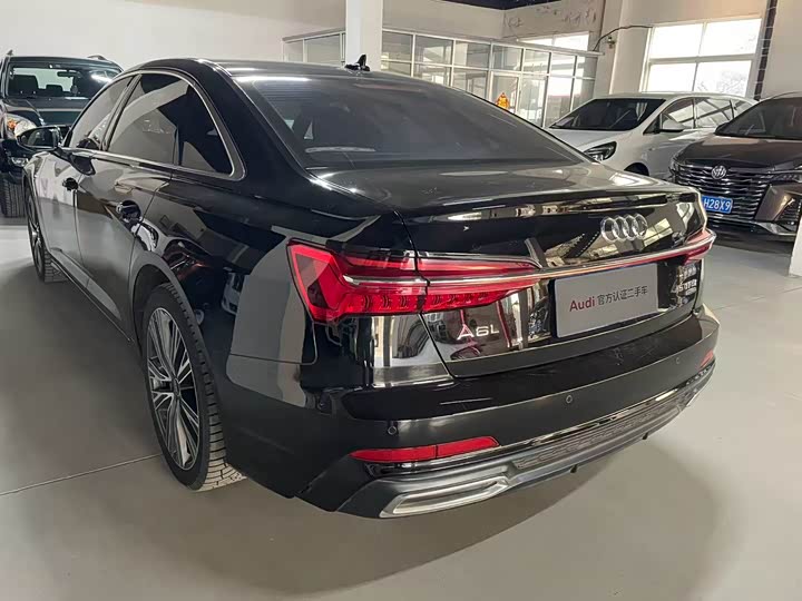 Фото 6 - Audi A6L