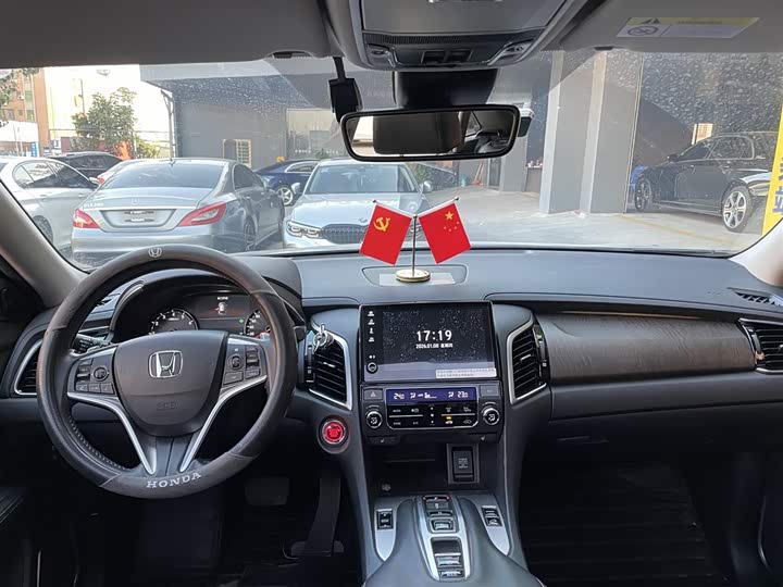 Фото 7 - Honda Avancier