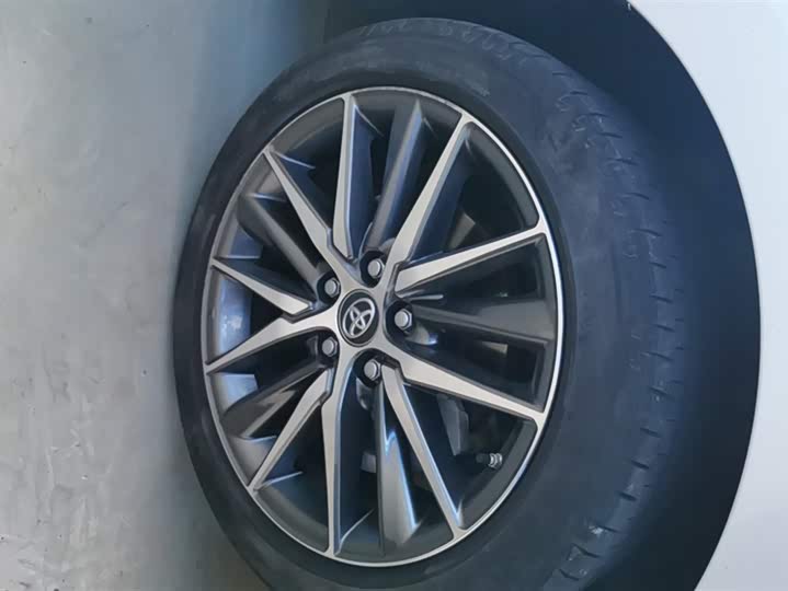 Фото 6 - Toyota Camry