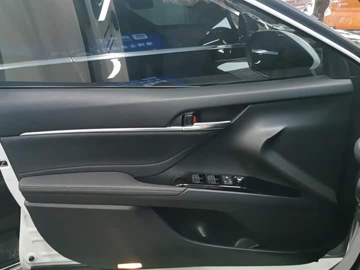 Фото 7 - Toyota Camry