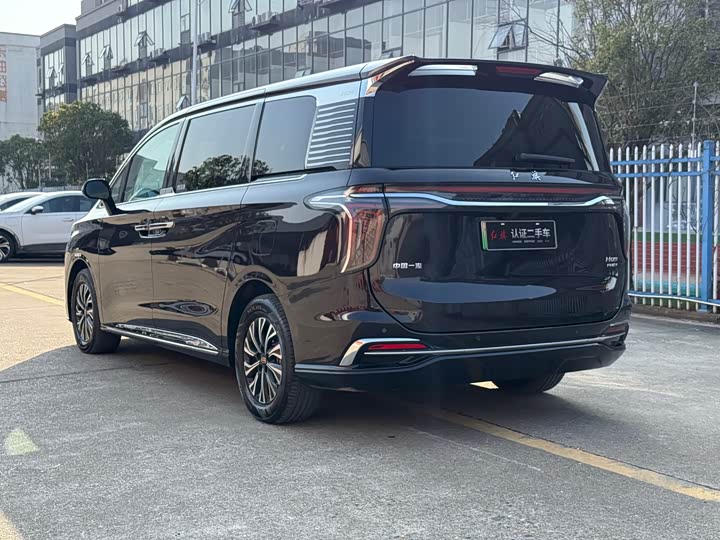 Фото 6 - Hongqi HQ9 Hybrid