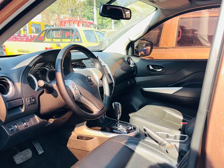 Фото 7 - Nissan Navara