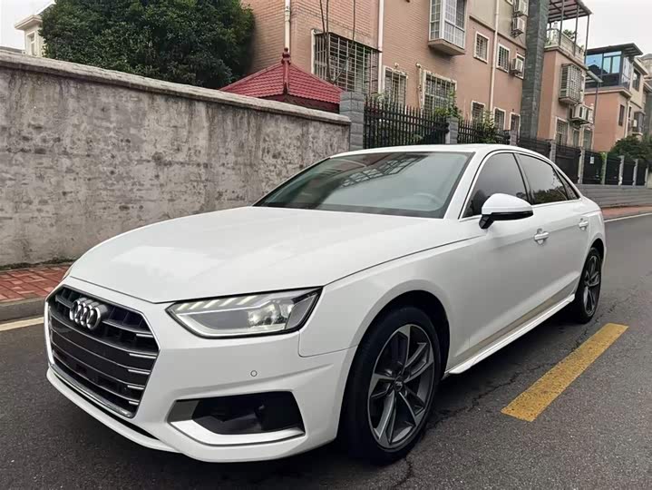 Фото 1 - Audi A4L