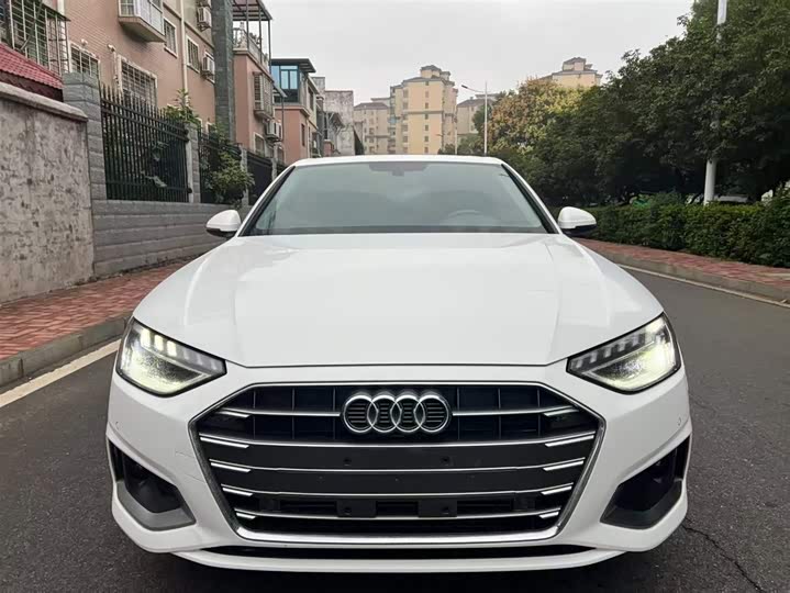 Фото 2 - Audi A4L