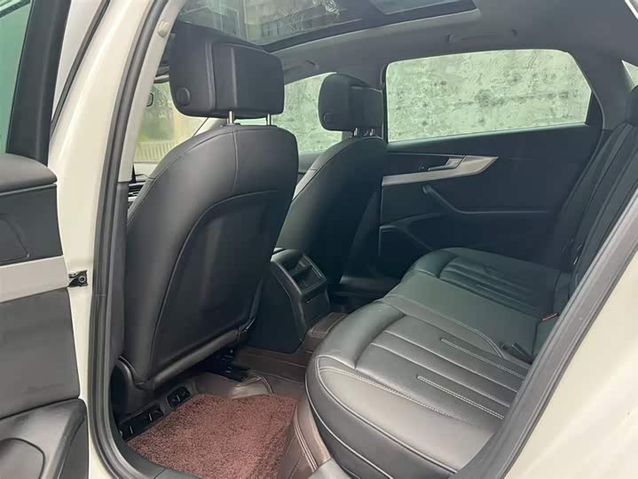 Фото 4 - Audi A4L