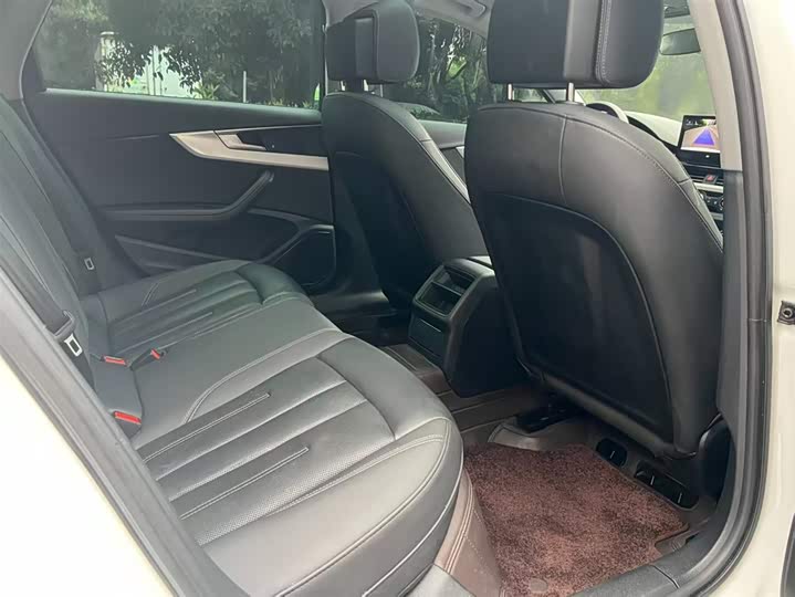 Фото 5 - Audi A4L