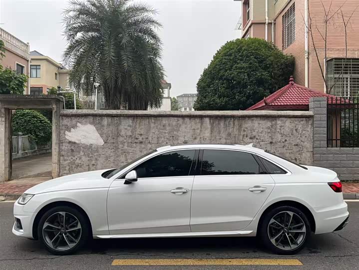 Фото 6 - Audi A4L