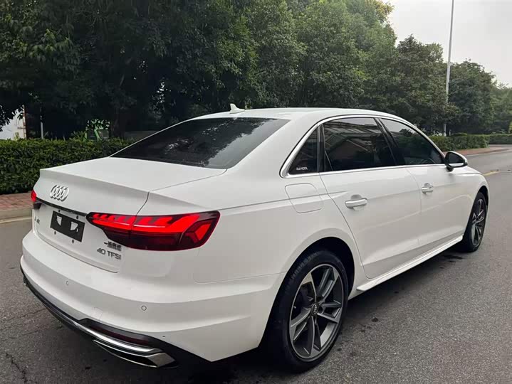 Фото 9 - Audi A4L