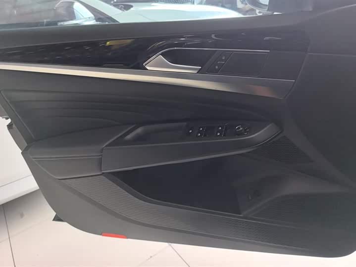 Фото 7 - Volkswagen Passat