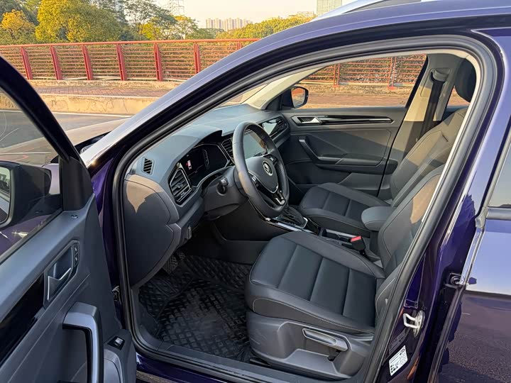 Фото 4 - Volkswagen T-Roc