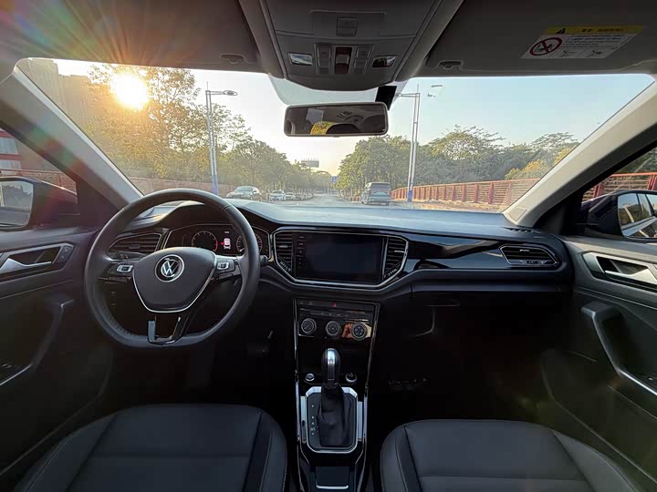 Фото 5 - Volkswagen T-Roc