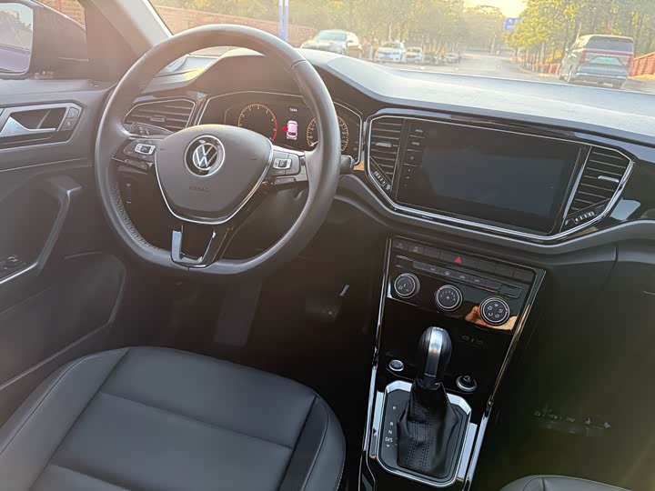 Фото 6 - Volkswagen T-Roc