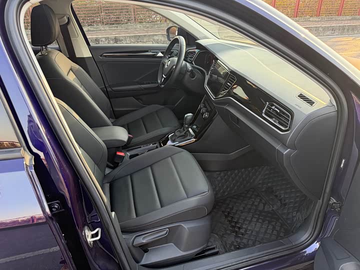 Фото 9 - Volkswagen T-Roc