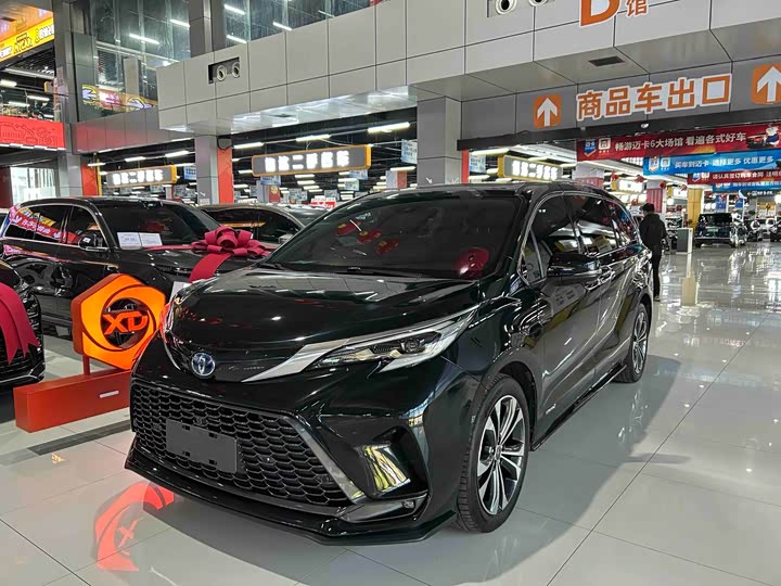 Фото 1 - Toyota Granvia