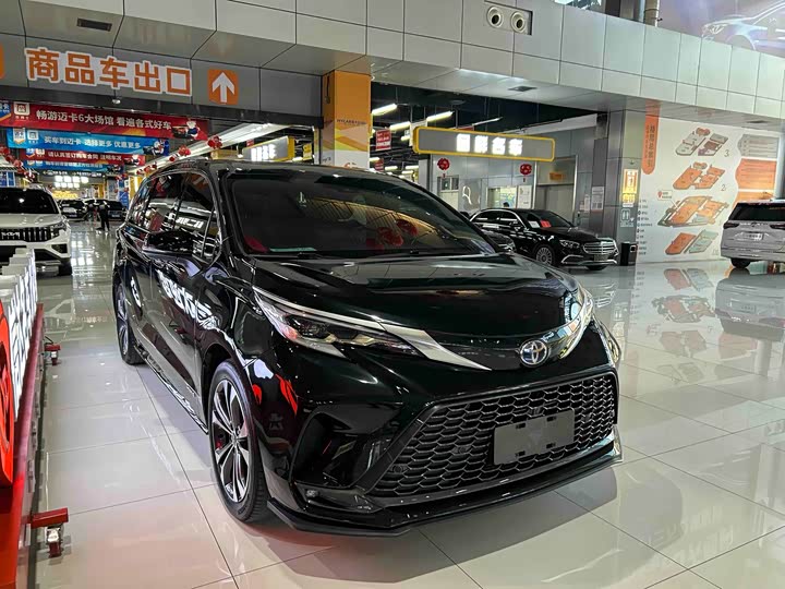 Фото 3 - Toyota Granvia