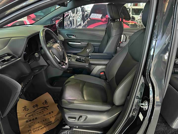 Фото 4 - Toyota Granvia