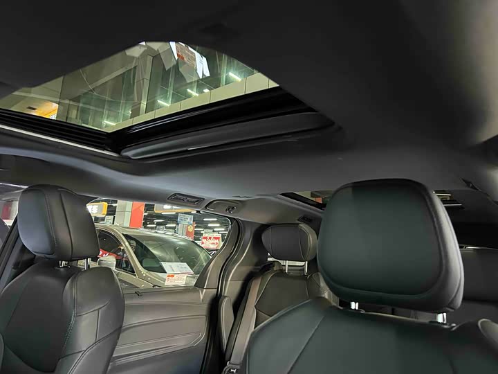 Фото 5 - Toyota Granvia