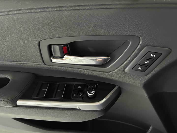 Фото 7 - Toyota Granvia