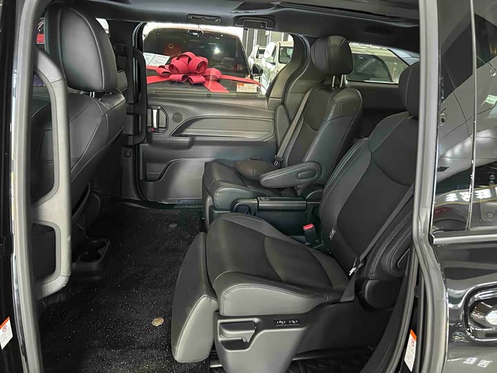 Фото 9 - Toyota Granvia