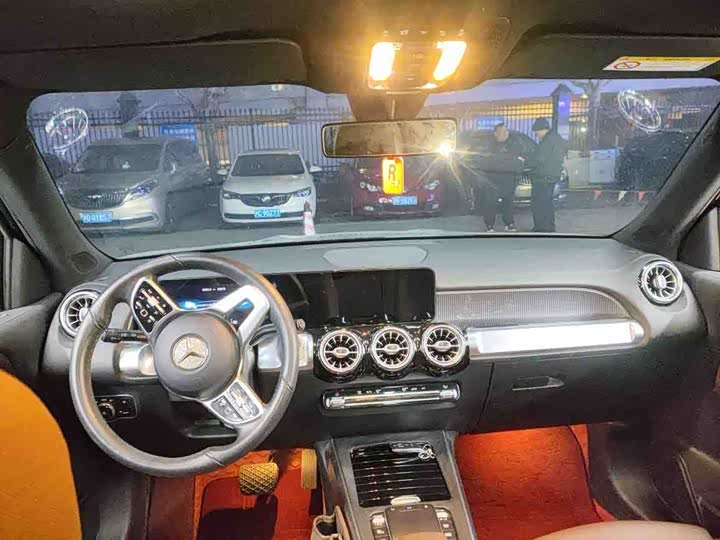 Фото 7 - Mercedes-Benz GLB-Class