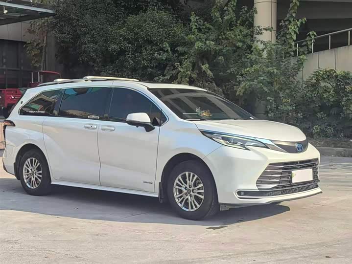 Фото 3 - Toyota Sienna