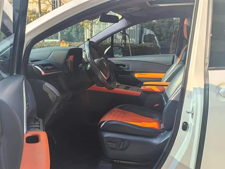 Фото 5 - Toyota Sienna