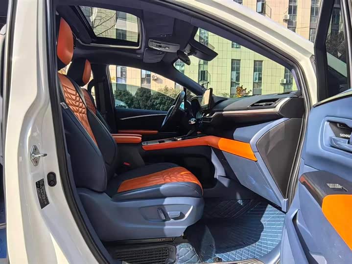 Фото 8 - Toyota Sienna