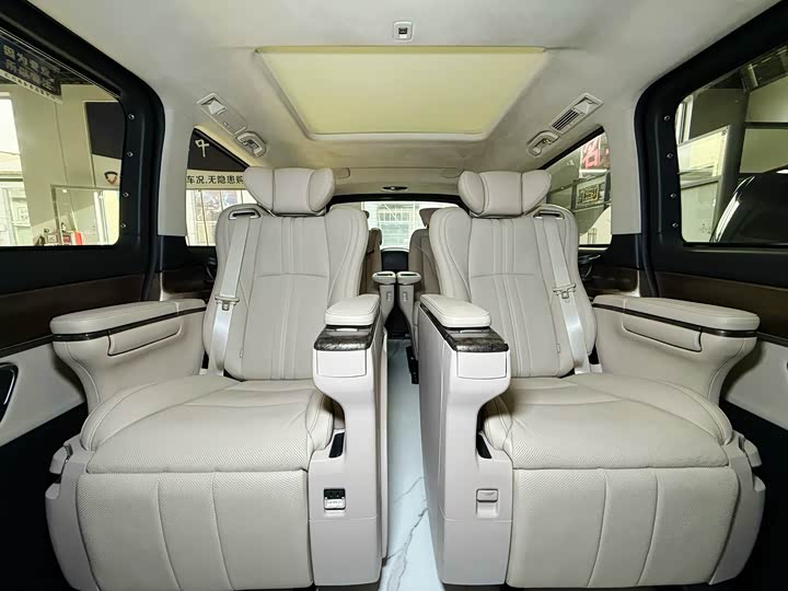 Фото 5 - Mercedes-Benz V-Class