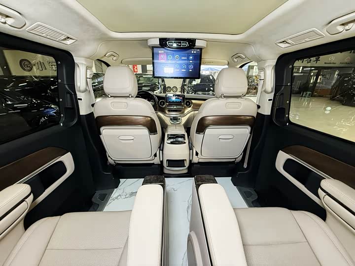 Фото 7 - Mercedes-Benz V-Class