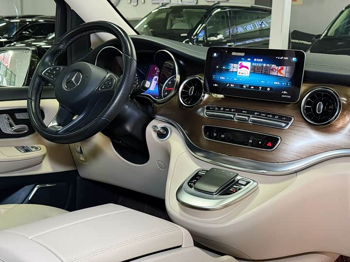 Фото 8 - Mercedes-Benz V-Class