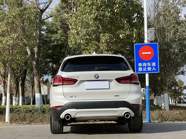 Фото 8 - BMW X1