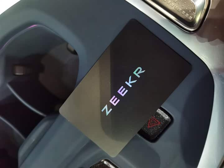 Фото 9 - Zeekr 009