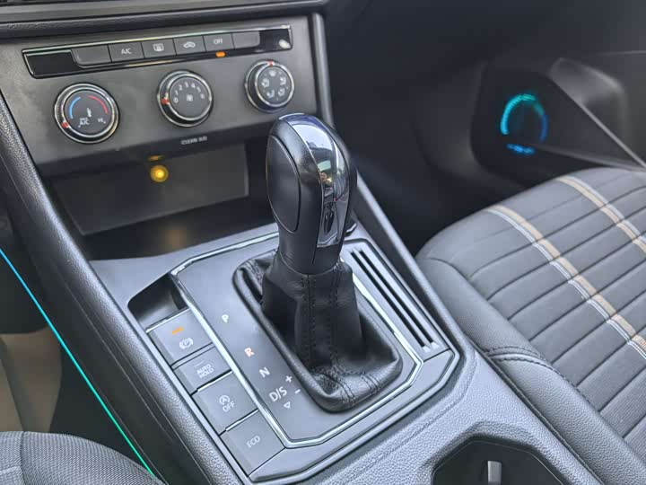 Фото 4 - Volkswagen Lavida