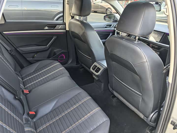 Фото 8 - Volkswagen Lavida