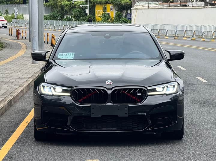 Фото 2 - BMW M5
