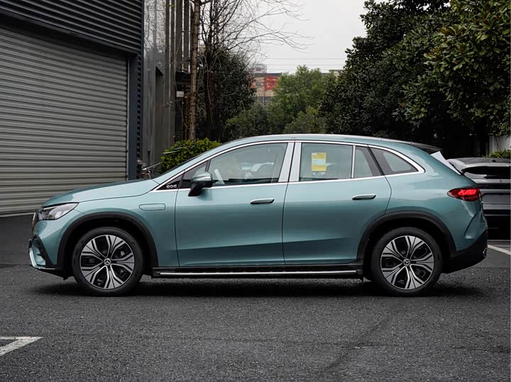 Фото 4 - Mercedes-Benz EQE SUV