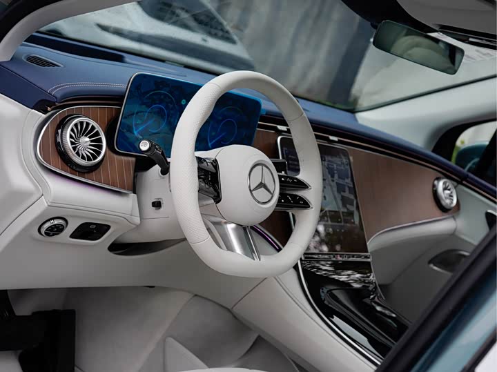 Фото 9 - Mercedes-Benz EQE SUV