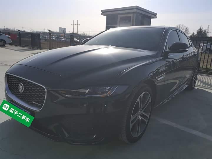 Фото 2 - Jaguar XE L