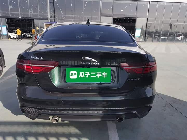 Фото 6 - Jaguar XE L