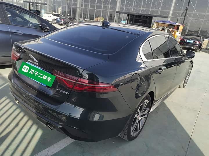 Фото 7 - Jaguar XE L