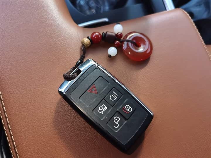 Фото 9 - Jaguar XE L