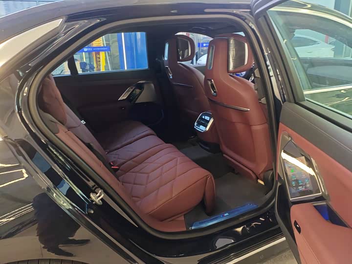 Фото 6 - BMW 7 Series