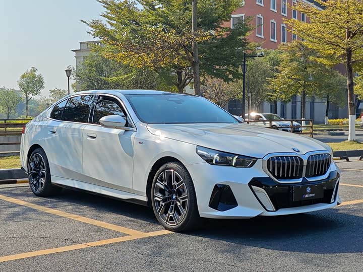 Фото 3 - BMW 5 Series