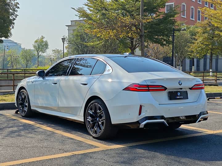 Фото 6 - BMW 5 Series