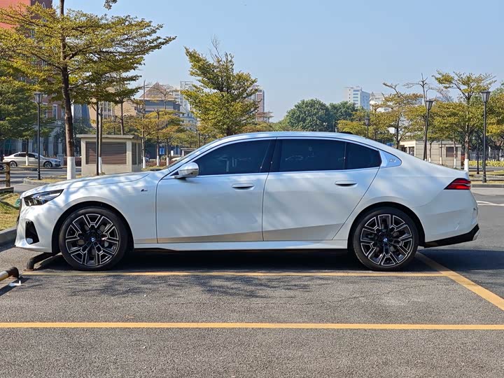 Фото 8 - BMW 5 Series