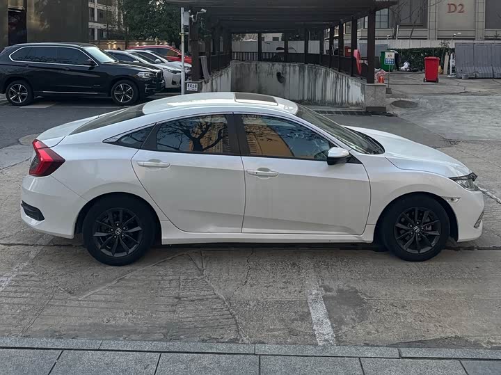 Фото 3 - Honda Civic