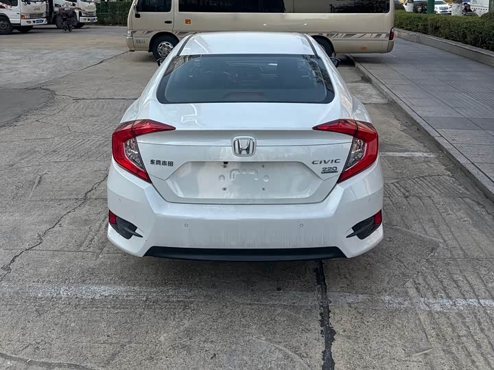 Фото 4 - Honda Civic