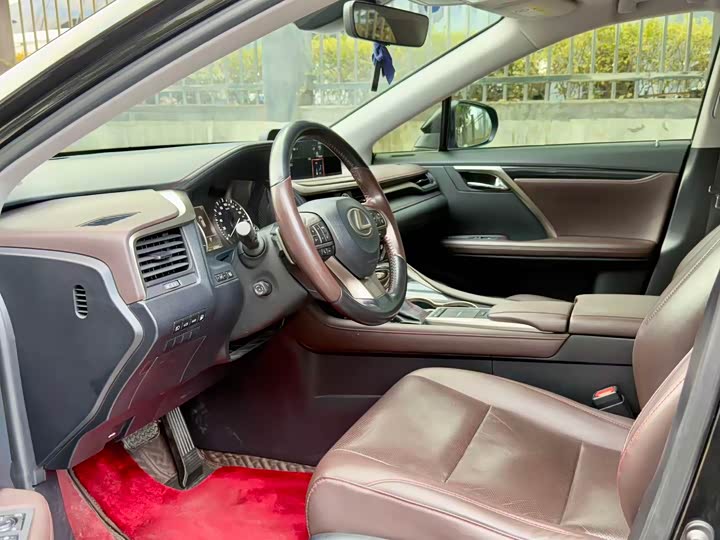 Фото 8 - Lexus RX