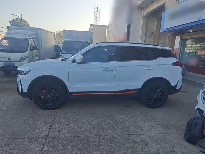 Фото 5 - Geely Atlas