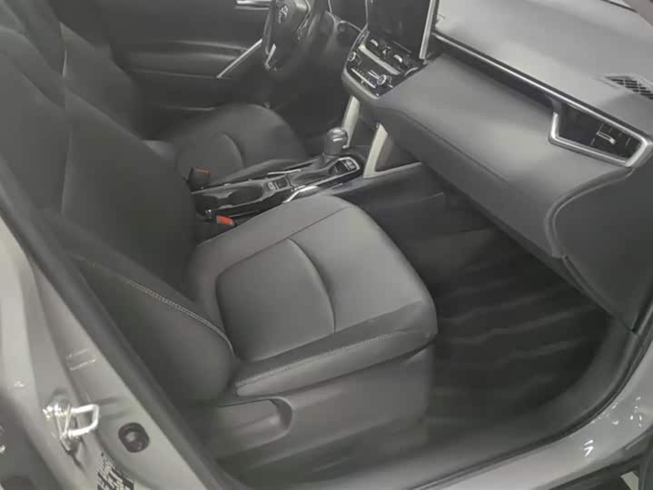 Фото 8 - Toyota Corolla Cross